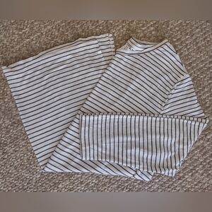 Old Navy Top XL White with Black Stripes